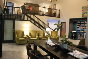 Alliance Hotel & Suites, a Howard Johnson by Wyndham